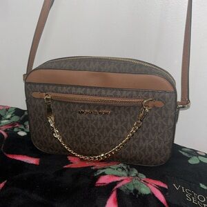 Micheal Kors Crossbody Bag
